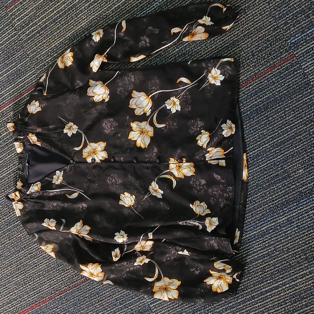 WHBM black floral long sleeve blouse size 6 - Picture 2 of 7